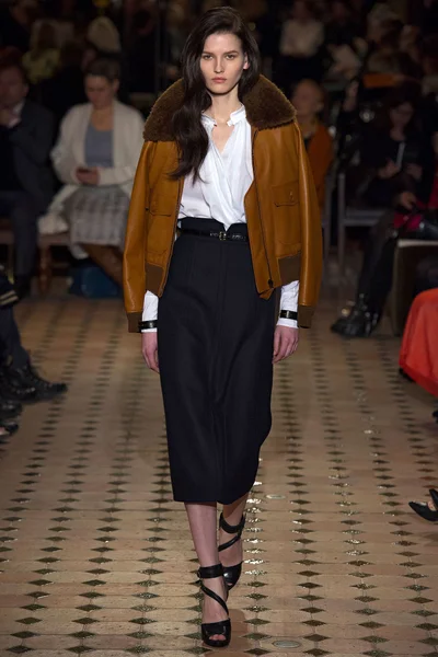 Look 13
